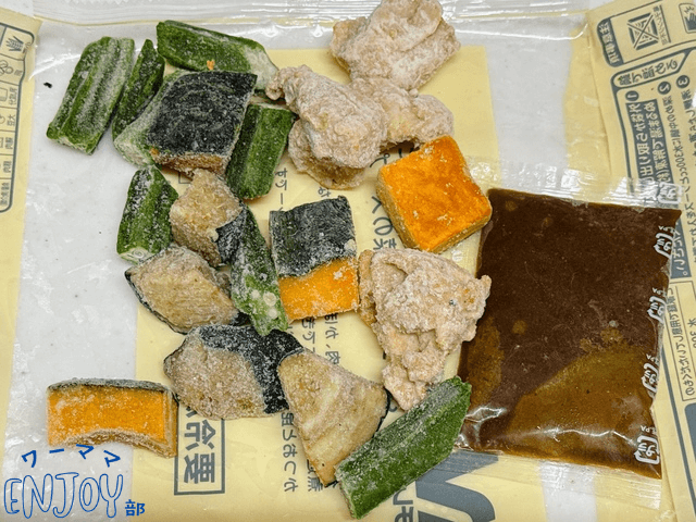 和風だし香る 鶏もも肉とごろっと3種野菜のスープカレーの中身