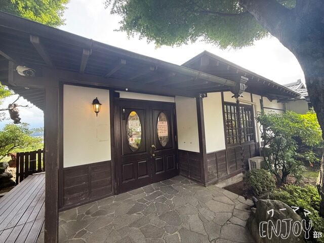 河口湖にあるパン屋さんレイクベイクの建物